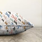 Beyaz Zeminli Renkli Kaktüs Desenli Dijital Baskılı Modern Raşel Kadife Yastık Kırlent Kılıfı Realhomes