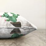 Beyaz Zemin Üzerinde Kaktüs Desenli Dijital Baskılı Modern Raşel Kadife Yastık Kırlent Kılıfı Realhomes