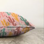 Renkli Zeminli Sevimli Kaktüs Desenli Dijital Baskılı Modern Raşel Kadife Yastık Kırlent Kılıfı Realhomes