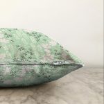 - Sonil-K-8868-Gorsel3 - Realhomes Rengarenk Zemin Üzerinde Siyah Beyaz Çiçek Desenli Modern Raşel Kadife Yastık Kırlent Kılıfı Realhomes