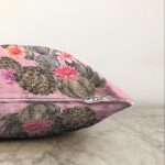 - Sonil-K-8871-Gorsel3 - Realhomes Renkli Zemin Üzerinde Kaktüs Desenli Dijital Baskılı Modern Raşel Kadife Yastık Kırlent Kılıfı Realhomes