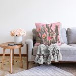 - Sonil-K-8872-Gorsel2 - Realhomes Renkli Zemin Üzerinde Kaktüs Desenli Dijital Baskılı Modern Raşel Kadife Yastık Kırlent Kılıfı Realhomes