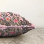 - Sonil-K-8872-Gorsel3 - Realhomes Renkli Zemin Üzerinde Kaktüs Desenli Dijital Baskılı Modern Raşel Kadife Yastık Kırlent Kılıfı Realhomes