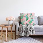 Renkli Zemin Üzerinde Kaktüs Desenli Dijital Baskılı Modern Raşel Kadife Yastık Kırlent Kılıfı Realhomes