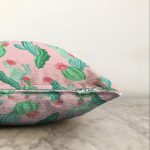 Renkli Zemin Üzerinde Kaktüs Desenli Dijital Baskılı Modern Raşel Kadife Yastık Kırlent Kılıfı Realhomes