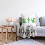 Beyaz Zemin Üzerinde Kaktüs Desenli Dijital Baskılı Modern Raşel Kadife Yastık Kırlent Kılıfı Realhomes