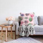 Renkli Zemin Üzerinde Kaktüs Desenli Dijital Baskılı Modern Raşel Kadife Yastık Kırlent Kılıfı Realhomes