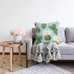 Renkli Zemin Üzerinde Kaktüs Desenli Dijital Baskılı Modern Raşel Kadife Yastık Kırlent Kılıfı Realhomes