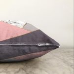 - Sonil-K-8895-Gorsel3 - Realhomes  Renkli Geometrik Desenli Mermer Motifli Dijital Baskılı Modern Raşel Kadife Yastık Kılıfı Realhomes