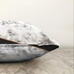 - Sonil-K-8902-Gorsel3 - Realhomes  Renkli Geometrik Desenli Mermer Motifli Dijital Baskılı Modern Raşel Kadife Kırlent Kılıfı Realhomes