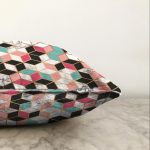 - Sonil-K-8910-Gorsel3 - Realhomes  Renkli Geometrik Desenli Mermer Motifli Dijital Baskılı Modern Raşel Kadife Kırlent Kılıfı Realhomes