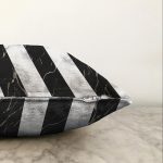 - Sonil-K-8914-Gorsel3 - Realhomes  Mermer Zeminli Siyah Çizgili Dijital Baskılı Modern Raşel Kadife Yastık Kırlent Kılıfı Realhomes