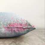 - Sonil-K-8927-Gorsel3 - Realhomes Pastel Zeminli Rengarenk Ortanca Çiçek Dijital Baskılı Modern Raşel Kadife Yastık Kırlent Kılıfı Realhomes