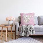 Rengarenk Zeminli Kalp Desenli Ortanca Çiçek Raşel Kadife Yastık Kırlent Kılıfı Realhomes