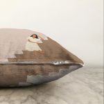 - Sonil-K-8947-Gorsel3 - Realhomes Realhomes Özel Tasarım Dijital Baskılı Modern Raşel Kadife Yastık Kırlent Kılıfı Realhomes