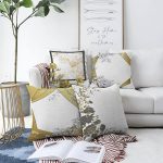 4'lü Çift Taraflı Beyaz Zemin Üzerinde Gold Detaylı Yaprak Desenli Modern Şönil Yastık Kırlent Kılıf Seti Realhomes