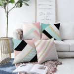 4'lü Çift Taraflı Beyaz Zemin Üzerinde Gold Detaylı Geometrik Desenli Modern Şönil Yastık Kırlent Kılıf Seti Realhomes