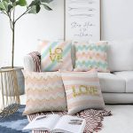 4'lü Çift Taraflı Beyaz Zemin Üzerinde Gold Detay Love Yazılı Modern Şönil Yastık Kırlent Kılıf Seti Realhomes