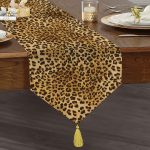 Realhomes Leopar Desenli Dijital Baskılı Dekoratif Özel Tasarım Püsküllü Şönil Üçgen Runner Realhomes