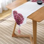 - UcgenRunner-182-Gorsel2 - Realhomes Güllü Kalp Dijital Baskılı Dekoratif Püsküllü Şönil Üçgen Runner Realhomes