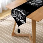 - UcgenRunner-2005-Gorsel2 - Realhomes  Realhomes Siyah Love Baskılı Dekoratif Özel Tasarım Püsküllü Şönil Üçgen Runner Realhomes