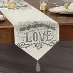 - UcgenRunner-2006-Gorsel1 - Realhomes Love Yazılı Dijital Baskı Dekoratif Püsküllü Şönil Üçgen Runner Realhomes