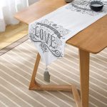 - UcgenRunner-2006-Gorsel2 - Realhomes Love Yazılı Dijital Baskı Dekoratif Püsküllü Şönil Üçgen Runner Realhomes