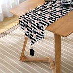 - UcgenRunner-2023-Gorsel2 - Realhomes  Siyah Çizgili Kaktüs Motifli Dijital Baskılı Püsküllü Şönil Üçgen Runner Realhomes