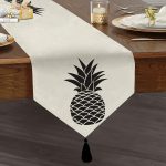 Siyah Beyaz Ananas Baskılı Dekoratif Püsküllü Şönil Üçgen Runner Realhomes