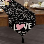 - UcgenRunner-2042-Gorsel1 - Realhomes  Beyaz Çiçekler Love Desenli Dekoratif Püsküllü Şönil Üçgen Runner Realhomes