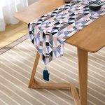 Modern Geometrik Desenli Dijital Baskılı Püsküllü Şönil Üçgen Runner Realhomes