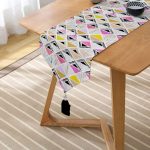 - UcgenRunner-2051-Gorsel2 - Realhomes  Renkli Kareler Özel Tasarım Dijital Baskılı Püsküllü Şönil Üçgen Runner Realhomes