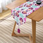 - UcgenRunner-2052-Gorsel2 - Realhomes  Modern Renkli Şekiller Dijital Baskılı Püsküllü Şönil Üçgen Runner Realhomes