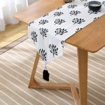 - UcgenRunner-2074-Gorsel2 - Realhomes  Siyah Beyaz Yaprak Motifli Dekoratif Püsküllü Şönil Üçgen Runner Realhomes