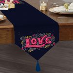 Renkli Love Baskılı Dijital Baskılı Modern Püsküllü Şönil Üçgen Runner Realhomes