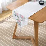 - UcgenRunner-2112-Gorsel2 - Realhomes  Özel Tasarım Çiçek Temalı Dijital Baskılı Dekoratif Püsküllü Şönil Üçgen Runner Realhomes