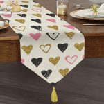 - UcgenRunner-2125-Gorsel1 - Realhomes  Renkli Kalp Desenli Dijital Baskılı Dekoratif Püsküllü Şönil Üçgen Runner Realhomes