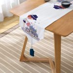 - UcgenRunner-2180-Gorsel2 - Realhomes  Kız Temalı Dijital Baskılı Dekoratif Püsküllü Şönil Üçgen Runner Realhomes