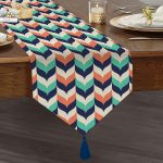 - UcgenRunner-2195-Gorsel1 - Realhomes  Özel Tasarım Dijital Baskılı Dekoratif Püsküllü Şönil Üçgen Runner Realhomes