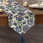 - UcgenRunner-2224-Gorsel1 - Realhomes  Porselen Deseni Dijital Baskılı Dekoratif Kırlent Püsküllü Şönil Üçgen Runner Realhomes