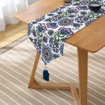 - UcgenRunner-2224-Gorsel2 - Realhomes  Porselen Deseni Dijital Baskılı Dekoratif Kırlent Püsküllü Şönil Üçgen Runner Realhomes