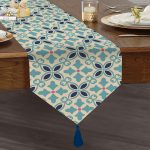 - UcgenRunner-2228-Gorsel1 - Realhomes  Modern Çini Desenli Dijital Baskılı Dekoratif Püsküllü Şönil Üçgen Runner Realhomes