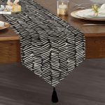 - UcgenRunner-2233-Gorsel1 - Realhomes  Siyah Beyaz Çizgili Dijital Baskılı Dekoratif Püsküllü Şönil Üçgen Runner Realhomes