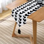 - UcgenRunner-2305-Gorsel2 - Realhomes  Siyah Kalp Desenli Dijital Baskılı Dekoratif Püsküllü Şönil Üçgen Runner Realhomes