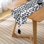 - UcgenRunner-2322-Gorsel2 - Realhomes Siyah Üçgen Motifli Dijital Baskılı Modern Püsküllü Şönil Üçgen Runner Realhomes