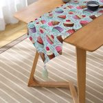 - UcgenRunner-2340-Gorsel2 - Realhomes  Renkli Cupcake Desenli Dijital Baskılı Püsküllü Şönil Üçgen Runner Realhomes