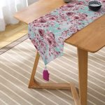 - UcgenRunner-2350-Gorsel2 - Realhomes  Mavi Zeminde Pembe Güller Motifli Dekoratif Püsküllü Şönil Üçgen Runner Realhomes