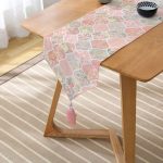 - UcgenRunner-2352-Gorsel2 - Realhomes  Ogea Çiçek Desenli Modern Püsküllü Şönil Üçgen Runner Realhomes