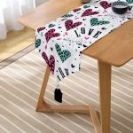 - UcgenRunner-2355-Gorsel2 - Realhomes Kalpli Love Desenli Dekoratif Püsküllü Şönil Üçgen Runner Realhomes