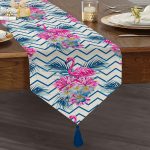 Zigzag Zeminli Flamingo Baskılı Dekoratif Püsküllü Şönil Üçgen Runner Realhomes